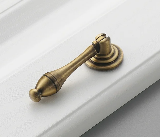 Bronvella ArcRetro Furniture Handle in Antique Copper Stornfield