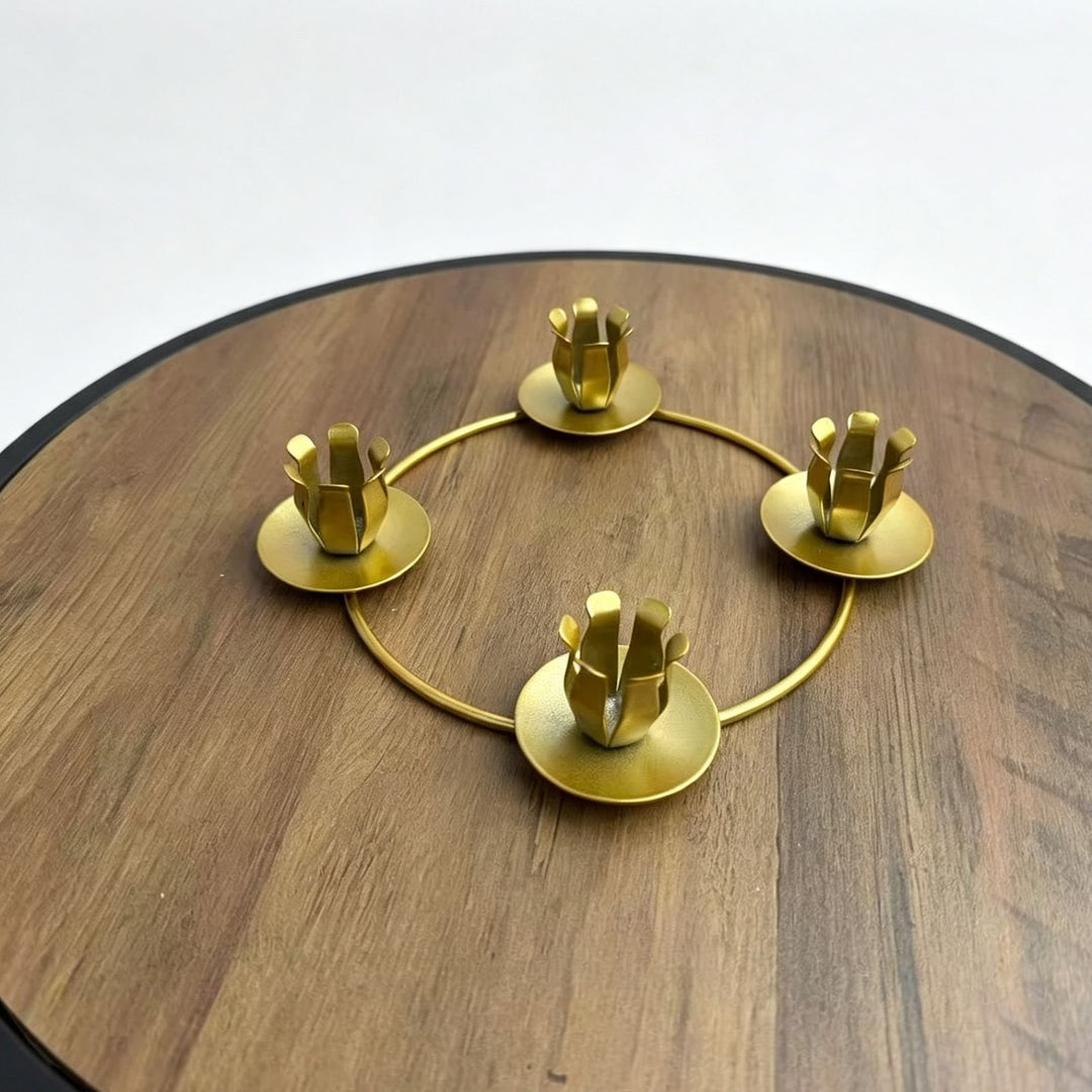 Metal candle holder in wreath design