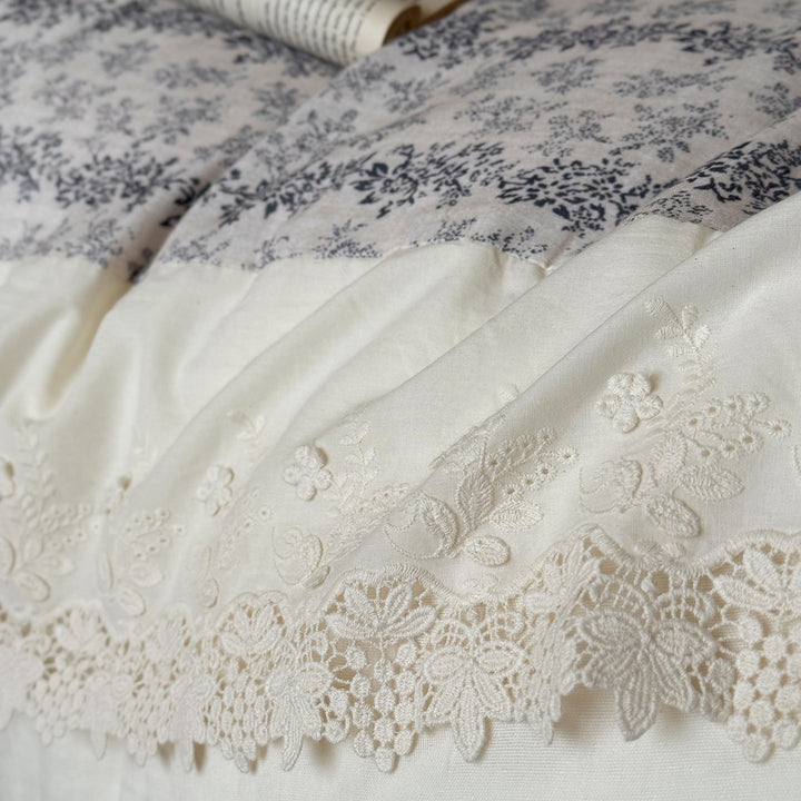 Cotton bed linen set, floral, with lace trim