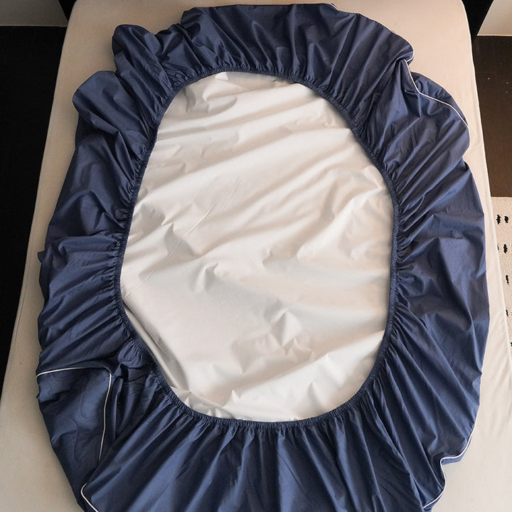 Waterproof mattress protector made of cotton, quilted