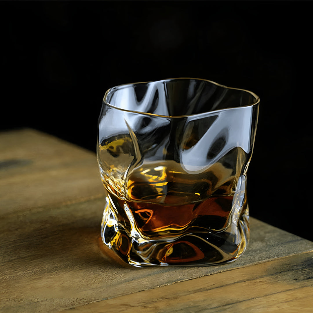 Whiskey glass in Edo Kiriko style – Handcut with unique crumple design | Stornfield