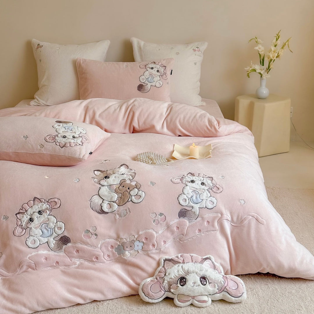 Cozy milk fiber fleece bedding set with cat embroidery