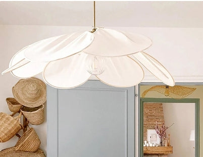 Stylish Flower-Shaped Pendant Lamp - Petalume | Stornfield