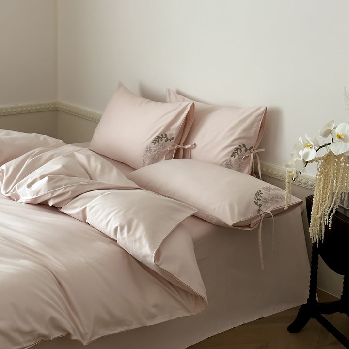 Bedding set made of long-staple cotton with bow details