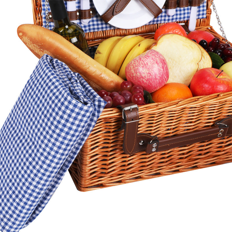 Women’s picnic basket with integrated dish set and thermal insulating elements Stornfield