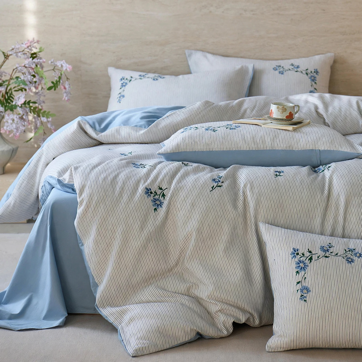 High-quality cotton bedding set with striped pattern