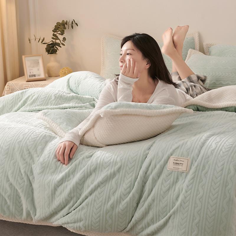 Solid Color Flannel Throw Blanket, warming for Autumn and Winter