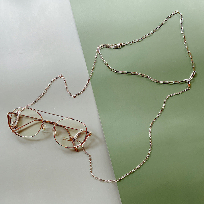 Fashionable necklace with filigree details Stornfield