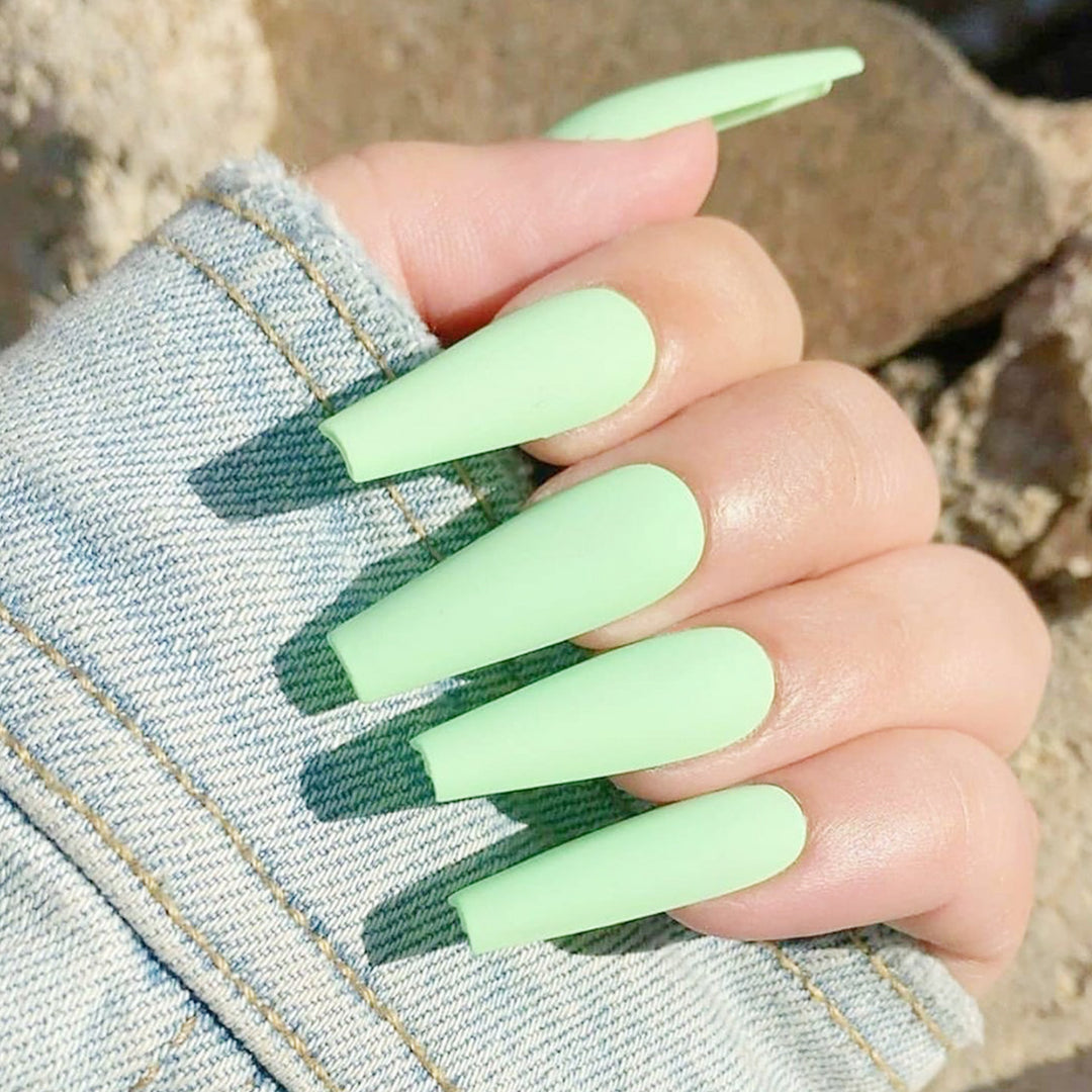 Glamorous artificial nails with high-gloss finish Stornfield