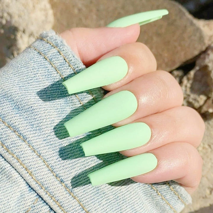 Glamorous artificial nails with high-gloss finish Stornfield