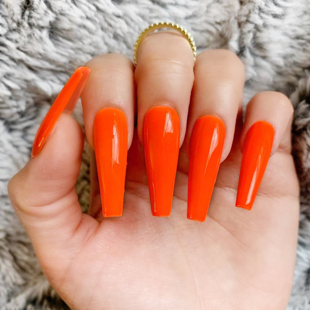 Glamorous artificial nails with high-gloss finish Stornfield