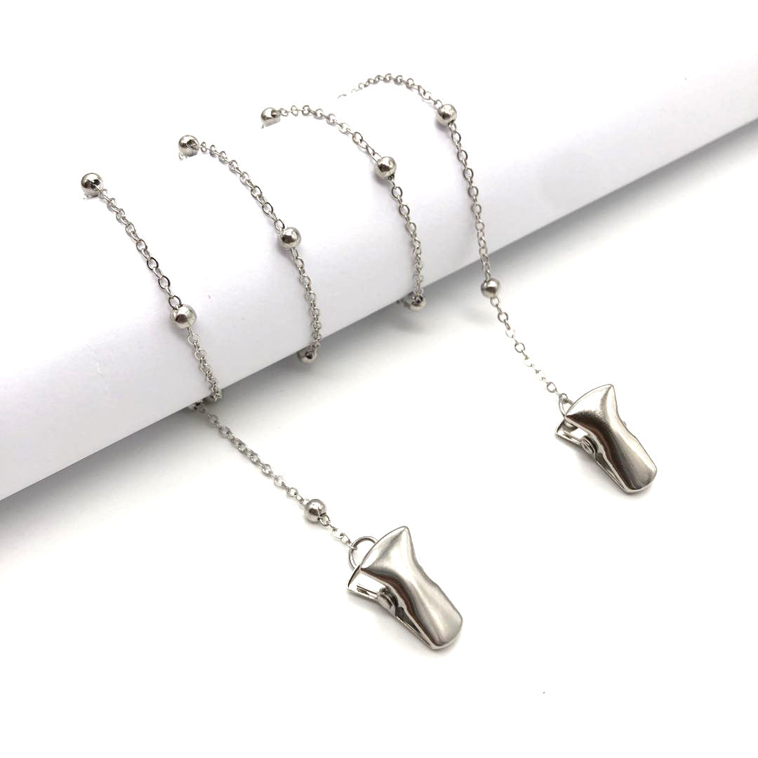 Elegant Gold Chain Eyewear Holder Stornfield