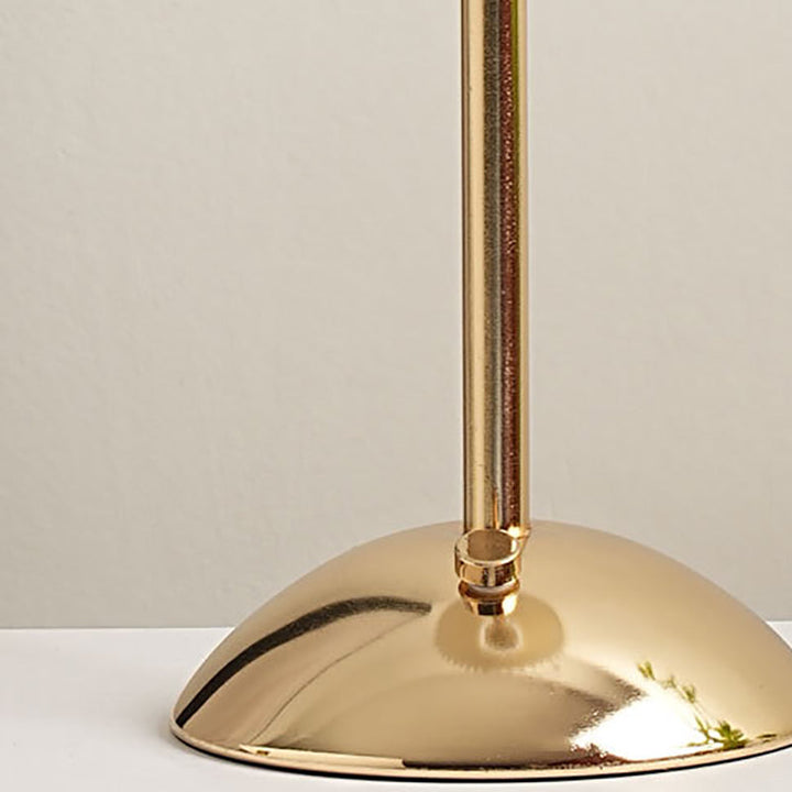 Stornfield | Lampe de table LED en tissu plissé conique rechargeable scandinave contemporain pour la table de chevet