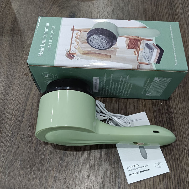 Handy lint remover with battery