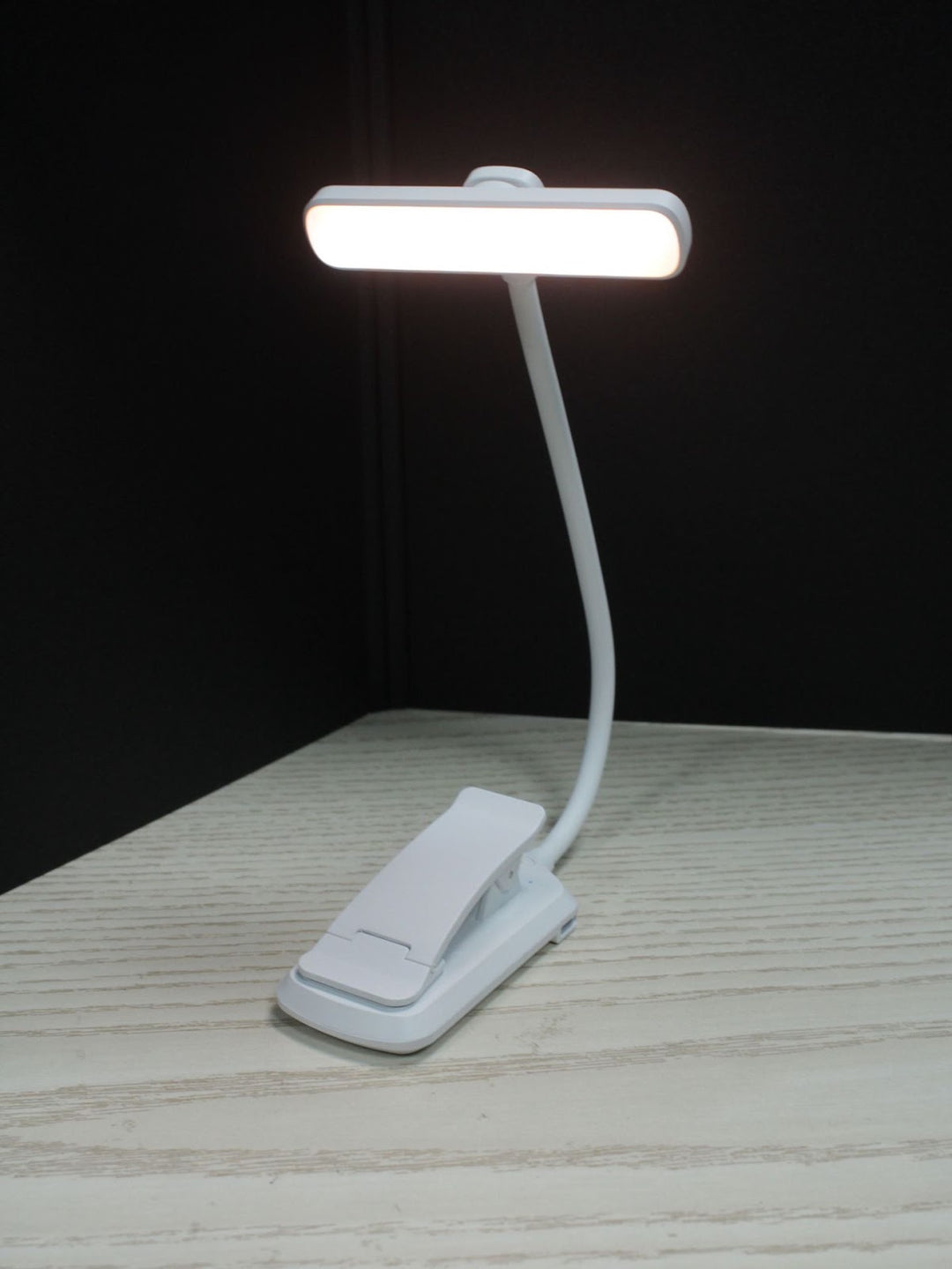 LED clamp lamp with 3 color temperatures, 1000 mAh