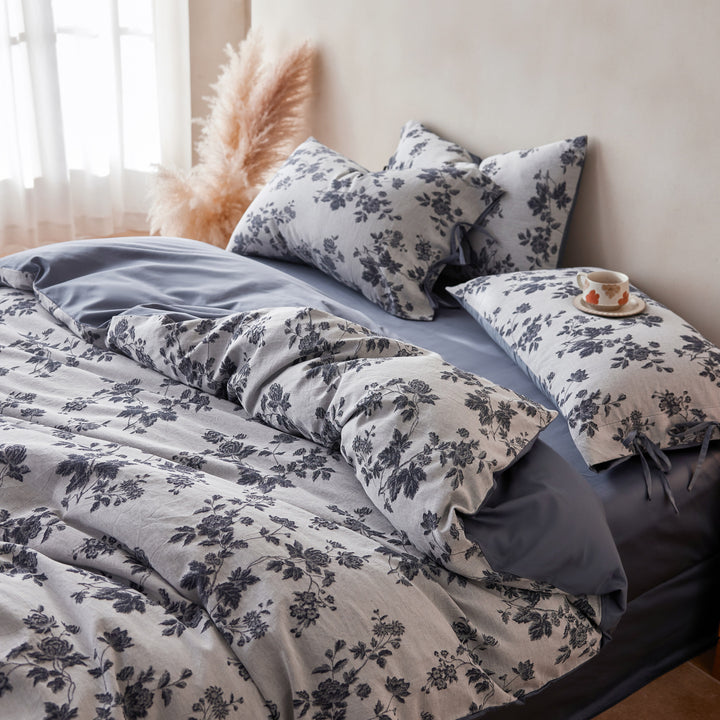 Long-staple cotton bedding, jacquard design