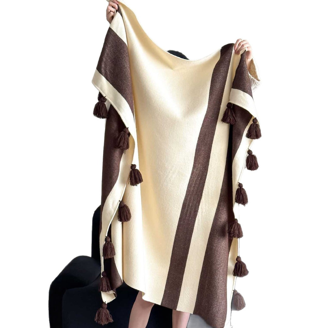 Synthetic fiber throw blanket with fringes, 130 x 160 cm