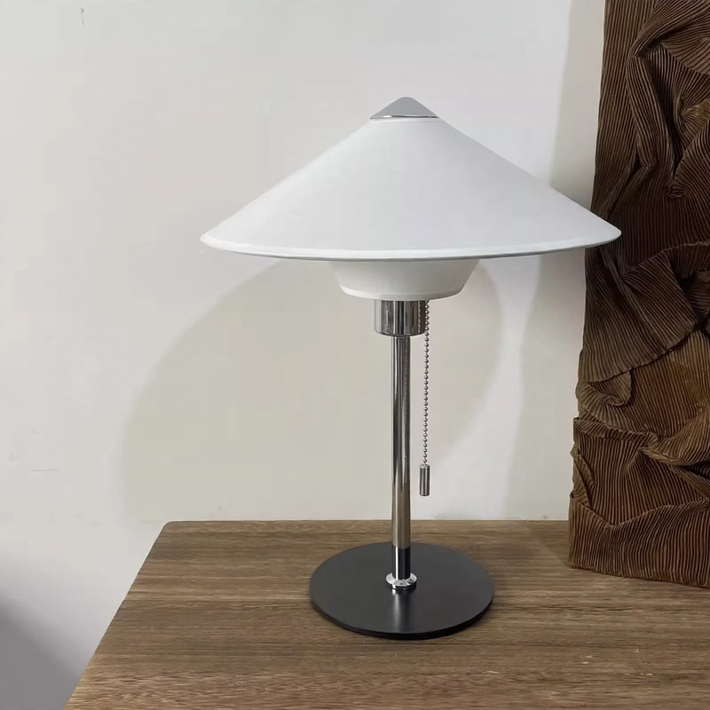 Full-spectrum designer lamp for living and working areas