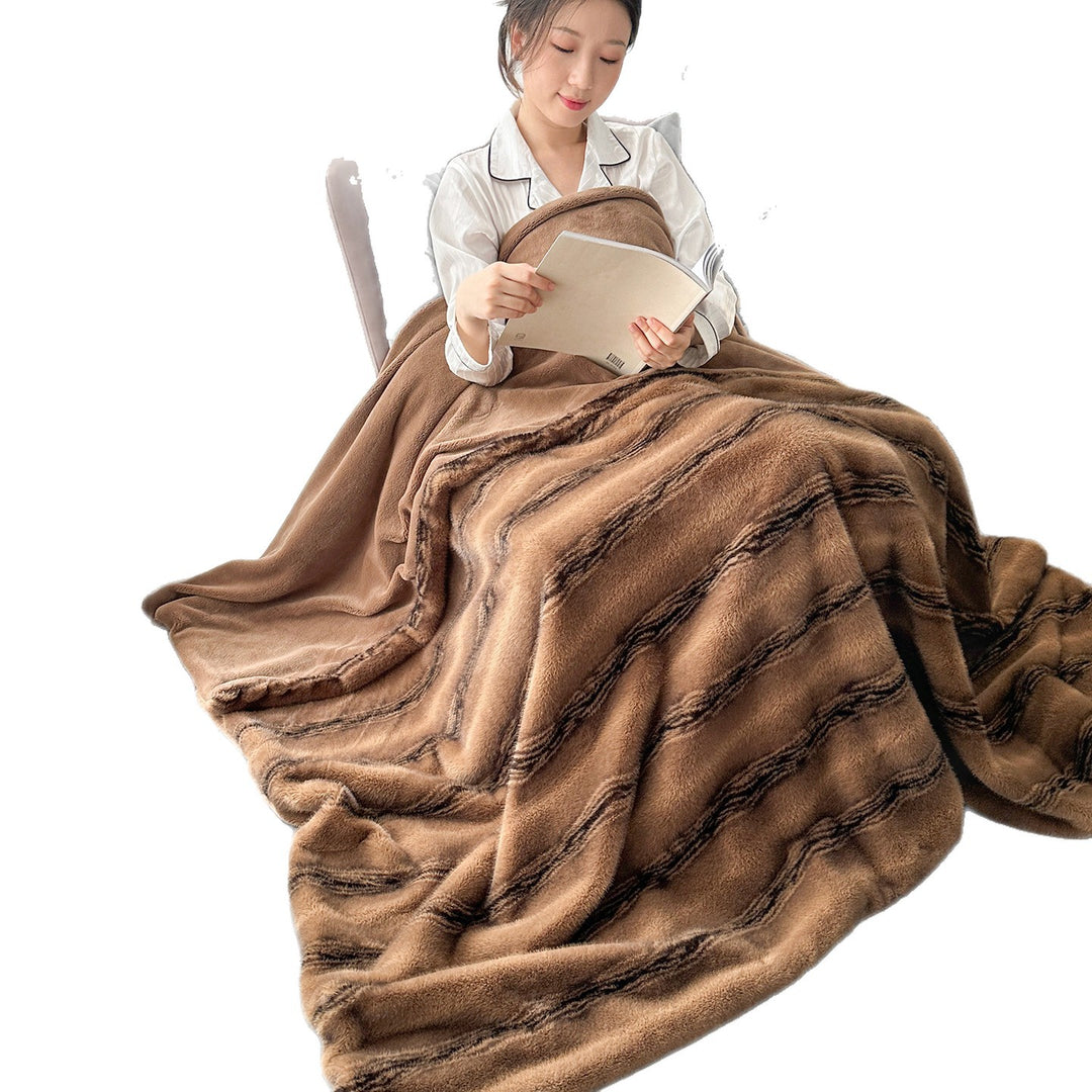 Luxurious faux fur throw blanket, extra soft and warming