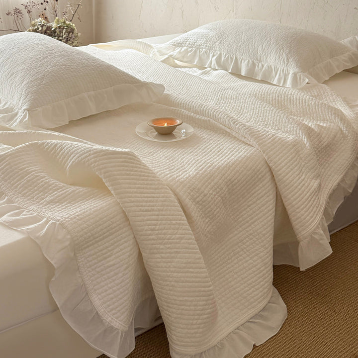 Cotton bedspread, 3-piece, with ruffles