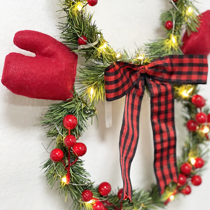 Christmas wreath with snowman motif