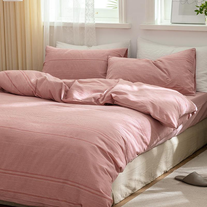 Linen bedding set with button closure