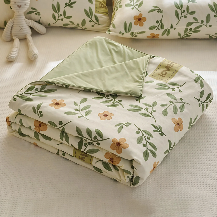 Summer lightweight cooling blanket with cooling fibers