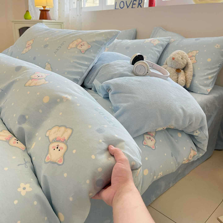 Winter bedding made of milk fiber fleece with playful patterns