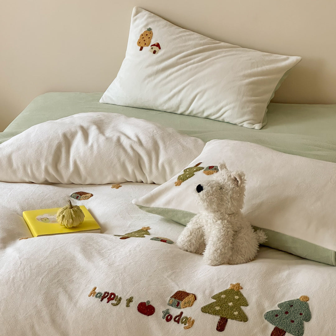 Fluffy bed linen set made of milk fiber fleece for children