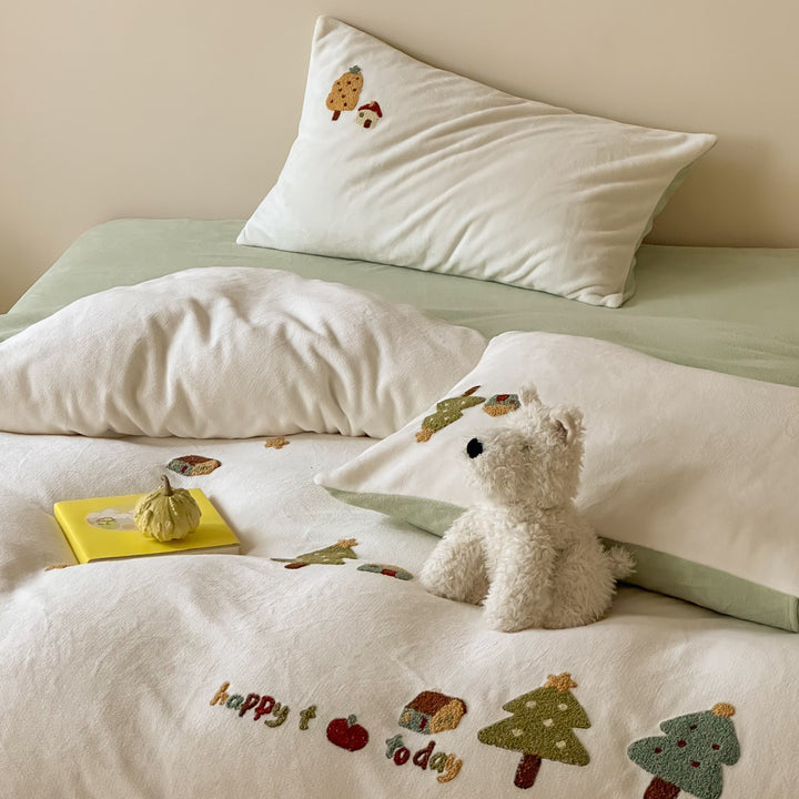 Fluffy bed linen set made of milk fiber fleece for children