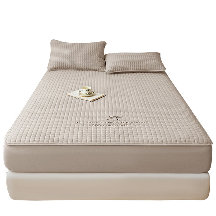 Cotton fitted sheet with quilting, butterflies