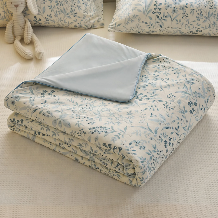 Summer lightweight cooling blanket with cooling fibers