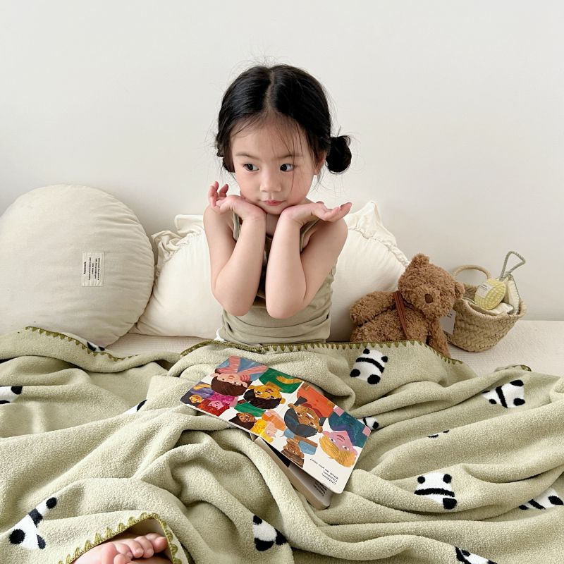 Cozy children's throw blanket with cartoon design, various sizes