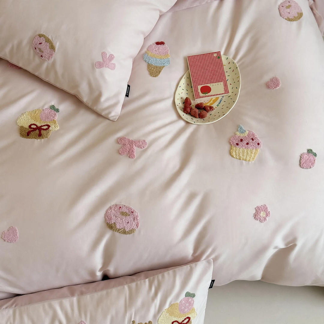 Cotton bedding set with cartoon design for girls