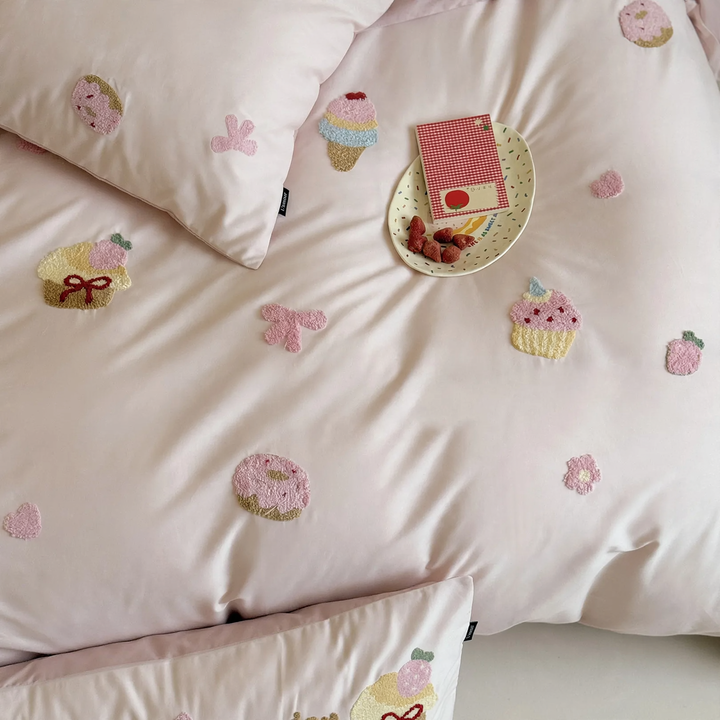 Cotton bedding set with cartoon design for girls