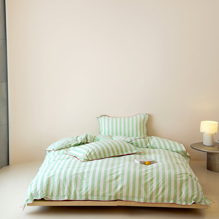 Cotton bed linen set, striped, with lace trim