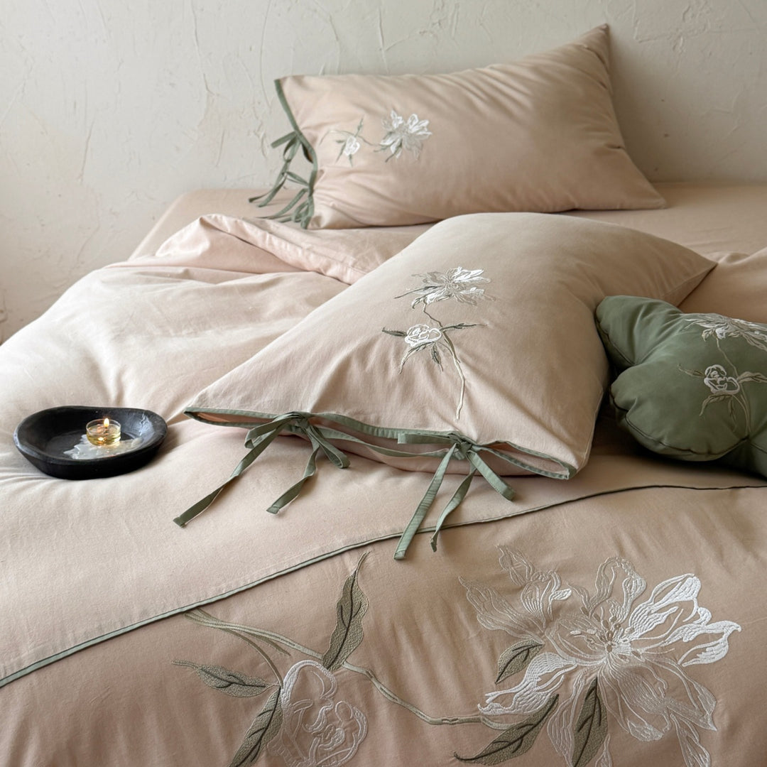 Embroidered cotton-linen bedding set with bows