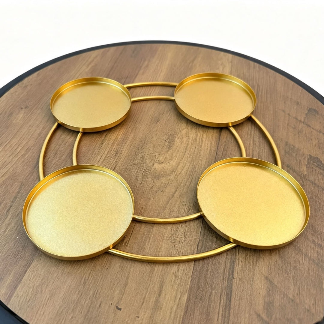 Metal candle holder in wreath design
