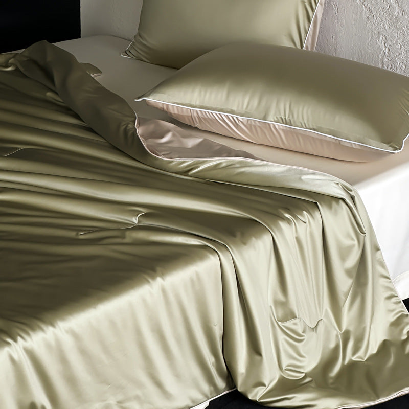 Silk summer duvet with mulberry silk filling
