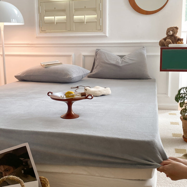 Fitted sheet made of milk fiber fleece, Nordic style