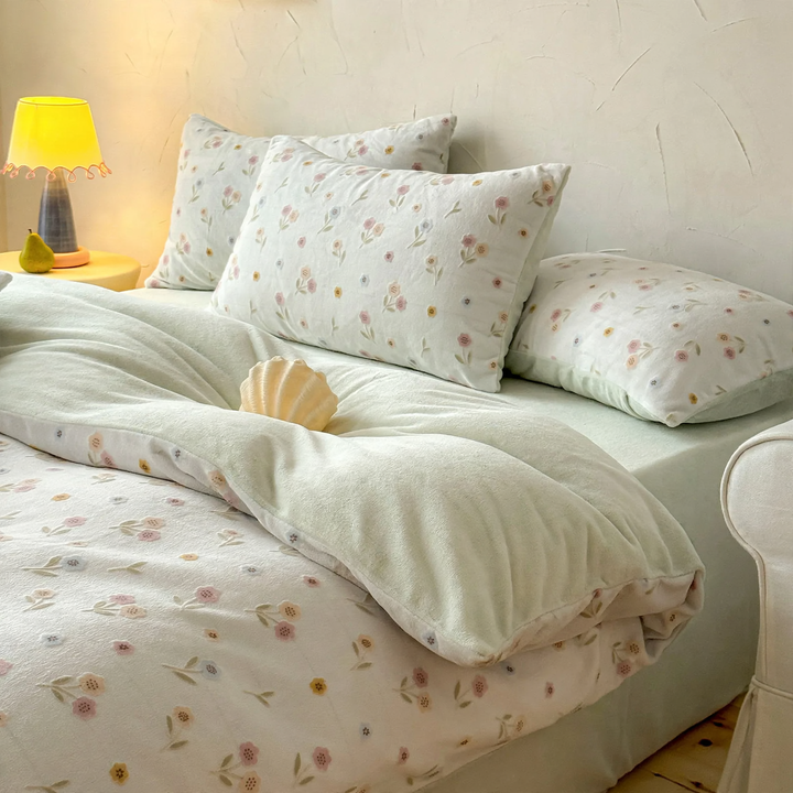 Milk fiber fleece bedding set with floral embossing
