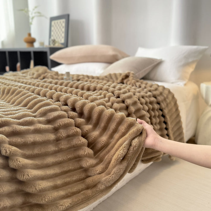 Luxurious flannel blanket made of rabbit fur imitation