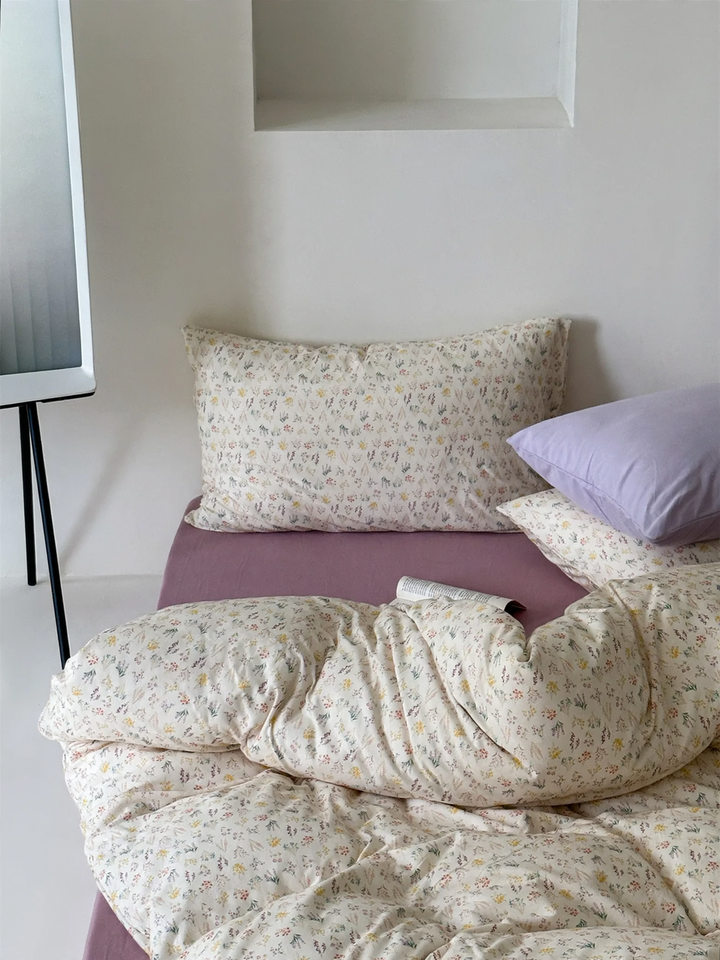 Soft knit bedding set made of cotton with animal motifs