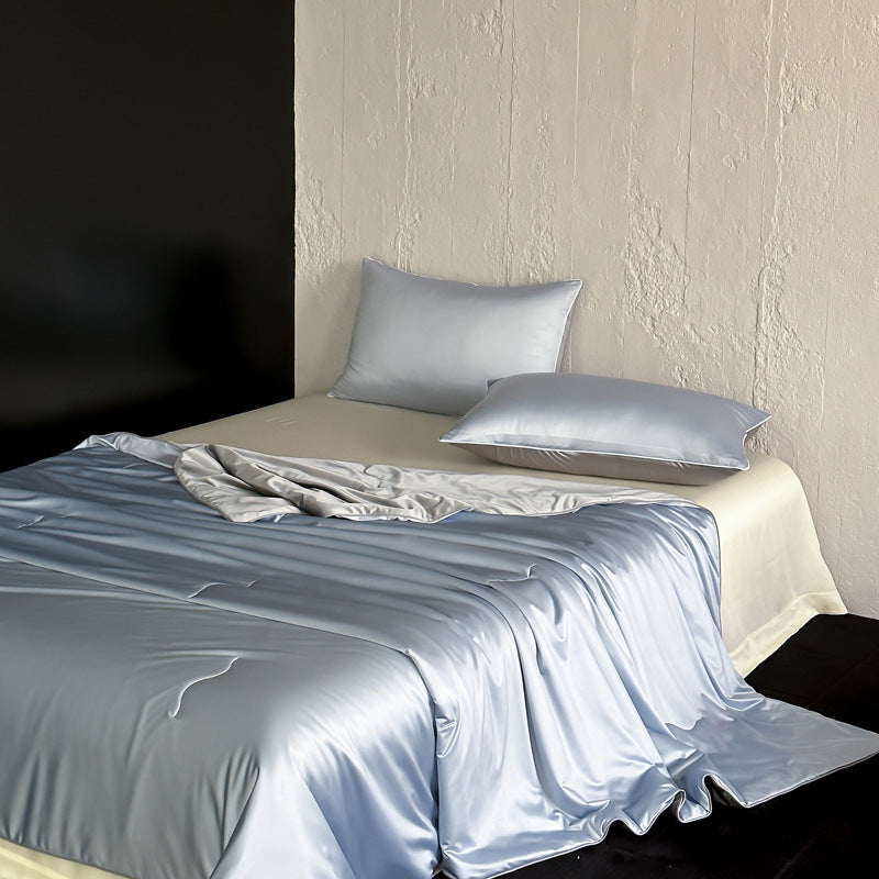 Silk summer duvet with mulberry silk filling