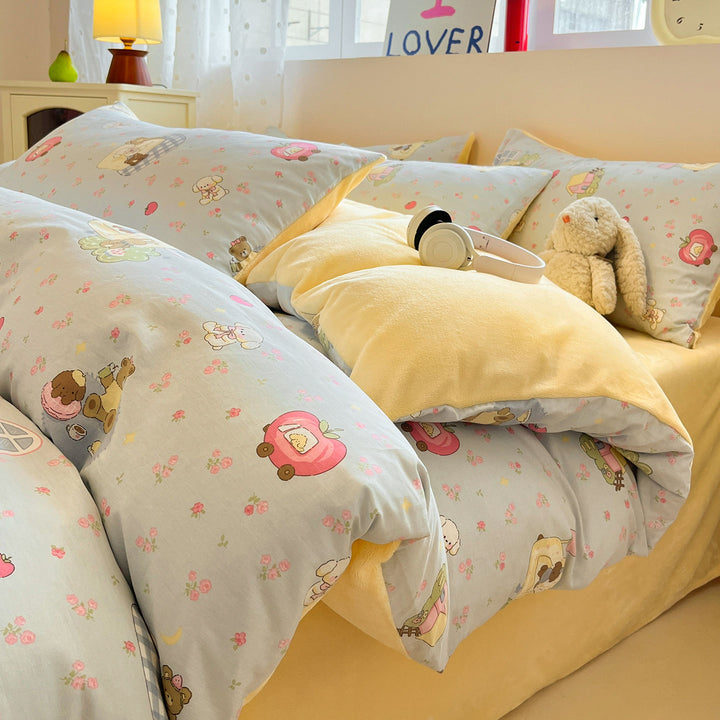 Winter bedding made of milk fiber fleece with playful patterns