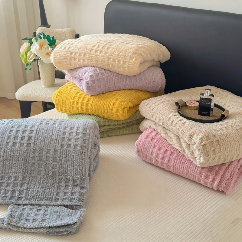 Fluffy coral fleece blanket for relaxing breaks