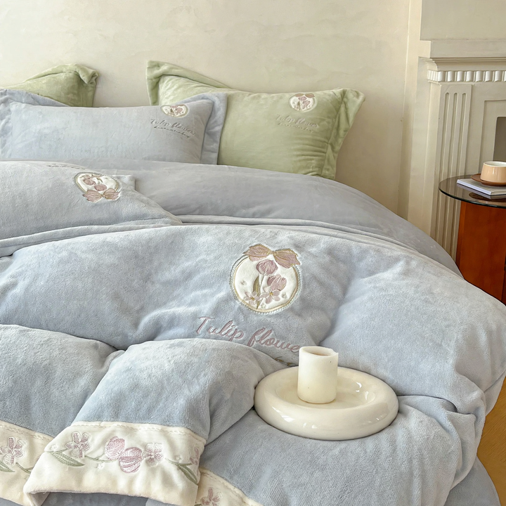High-quality milk fiber fleece bedding set with embroidery