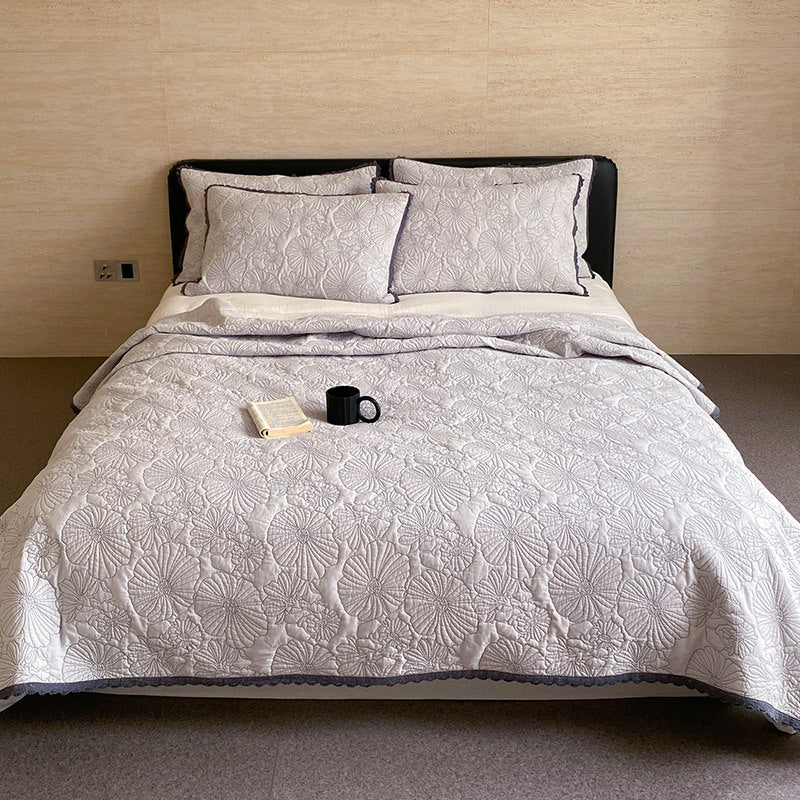 Cotton bedspread, quilted, with floral pattern