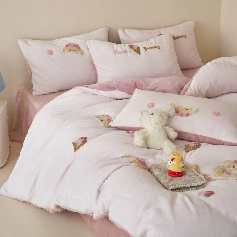 Fluffy bed linen set made of milk fiber fleece for children
