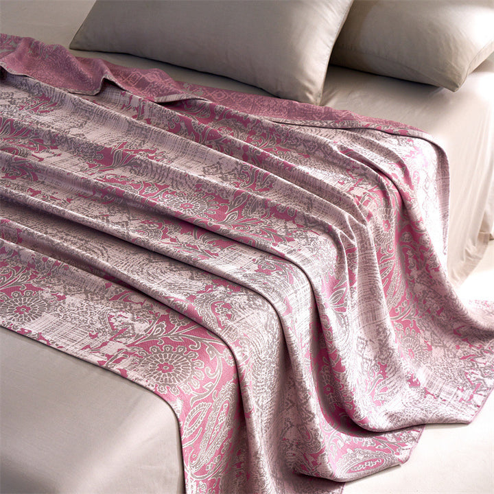 Cooling summer blanket made of lyocell fibers, lightweight